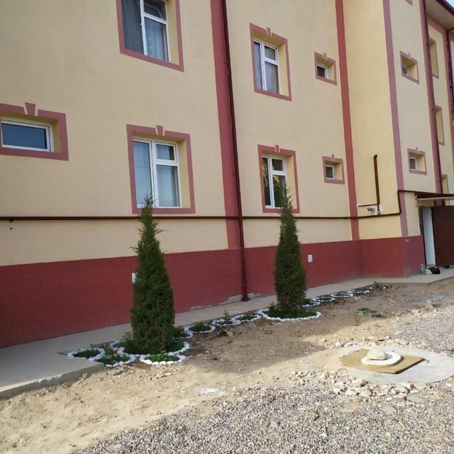 3-Xonali Kvartira sotiladi 3 - Etajli Dom 1-Etaj 3-Xona!