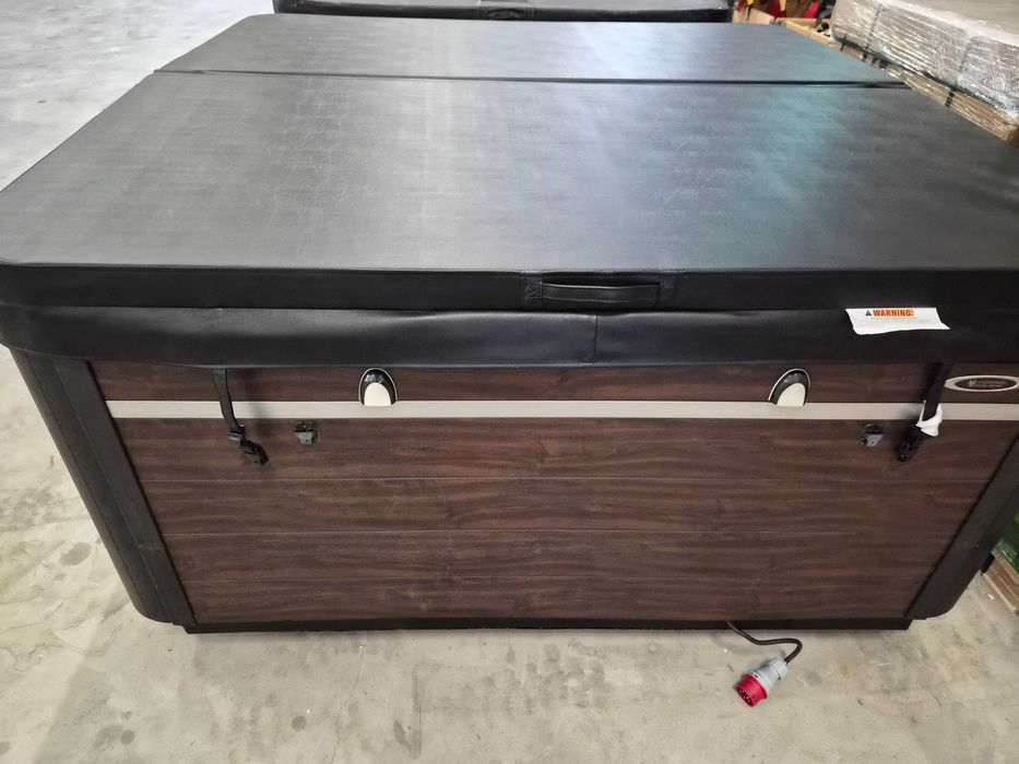 Jacuzzi pentru exterior Wellis Hydropool