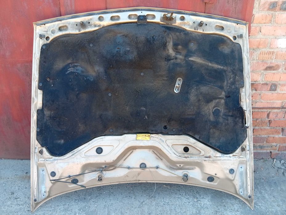 Капот Audi 100 C3