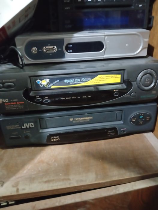 Видеомагнитофон 2 шт в рабочем состоянии