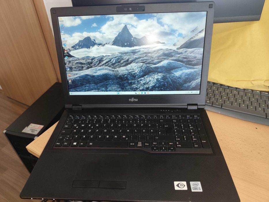 Laptop Fujitsu I5-10210U, 8Gb DDR4, ssd nvme 256Gb, baterie nouă, garanție!