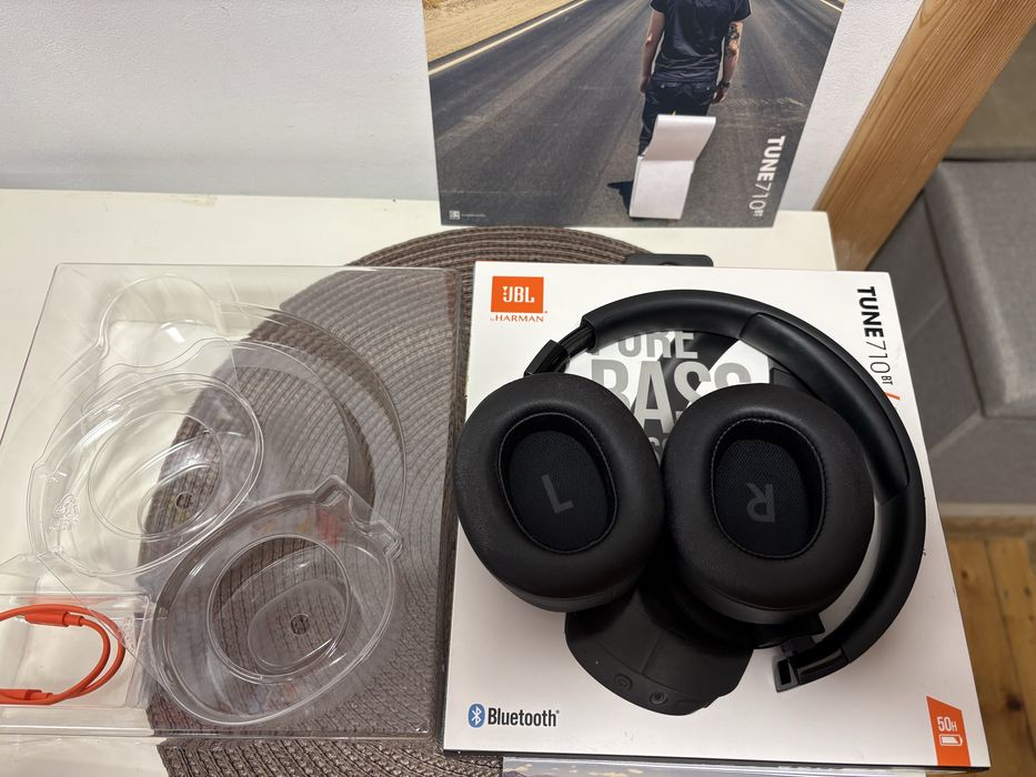 Продавам слушаки JBL TUNE 710BT