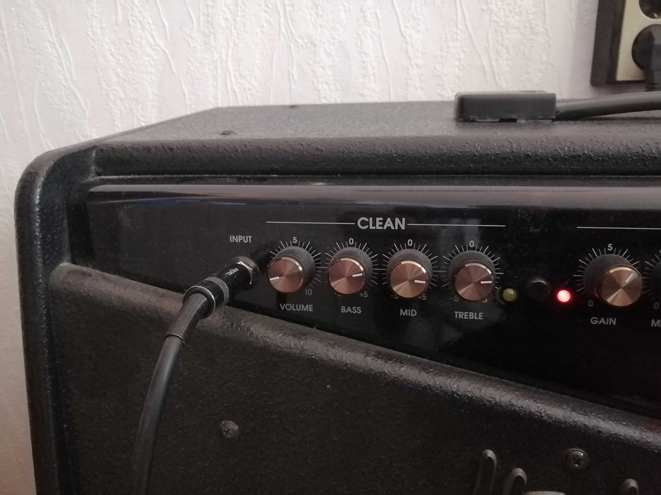 Китарен усилвател Hughes&Kettner Warp 7