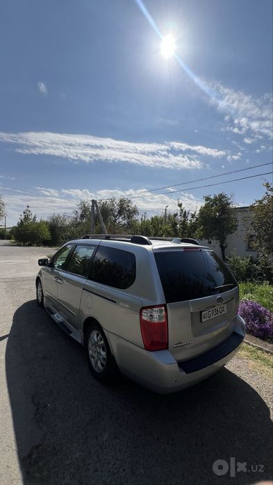 Kia    Carnival.