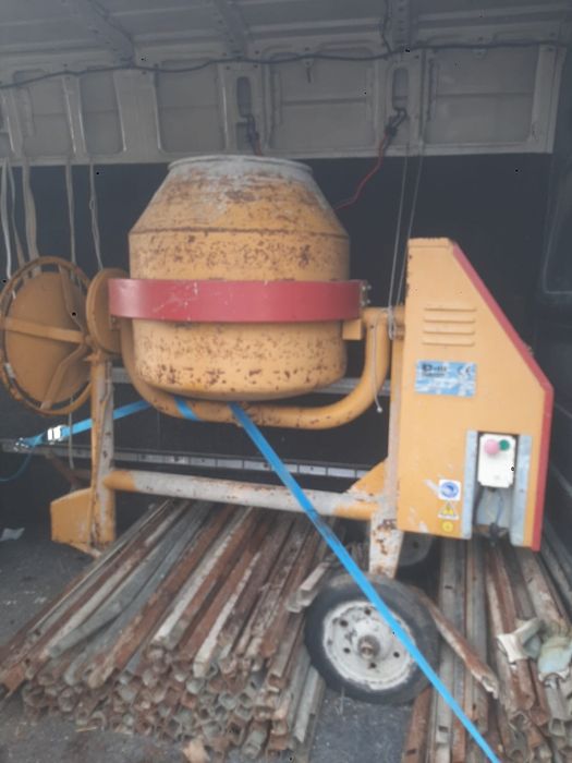 Popi metalici schelă metalica cofraje mai compactor de închiriat