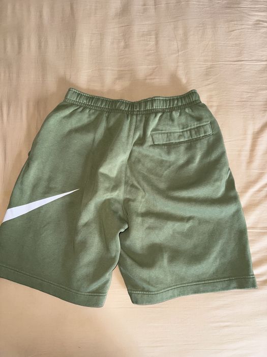 Продавам мъжки екип на Nike!