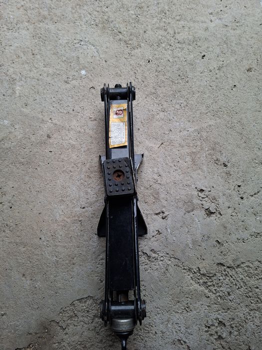 Продам домкрат в отличном состоянии