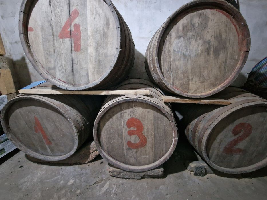 Butoaie stejar 4x400 l și 1x300 l