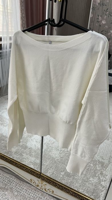 Кофта белая, приталенная