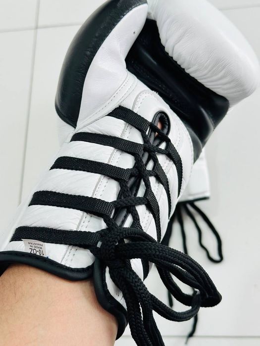 Бокс перчатка со шнурками