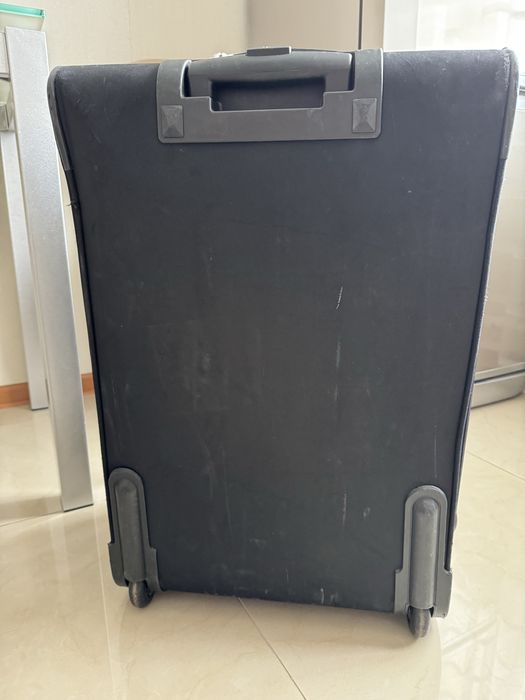 Чемодан размер М