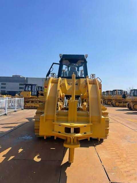Янги Занжирли бульдозер SEM832F, Бульдозер SEM832F