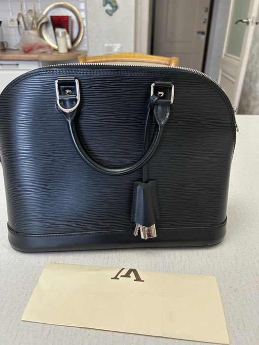 Продам сумку LOUIS VUITTON.