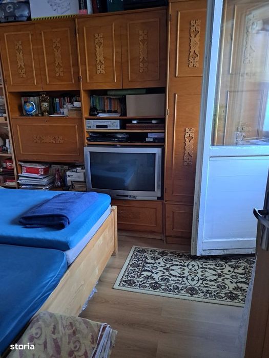 Ap 2 cam X mijlociu etaj 4 cu acoperis Rogerius (in spate la Perla)