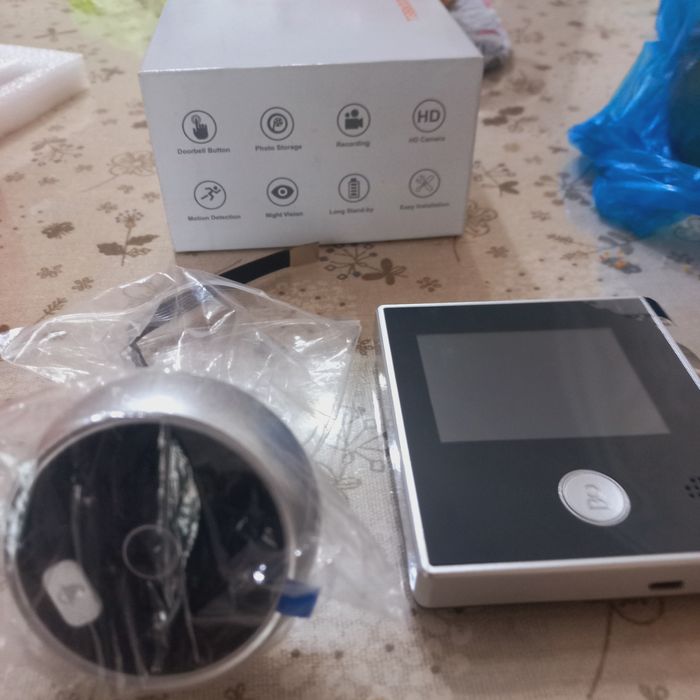 Видеодомофон на дверь.