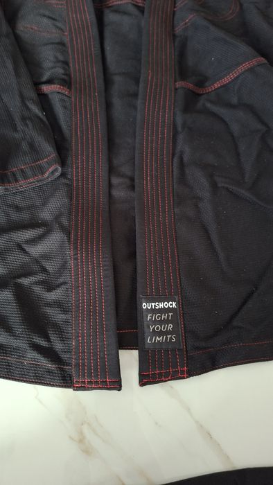 Продавам GI(кимоно) за бойни спортове (BJJ)