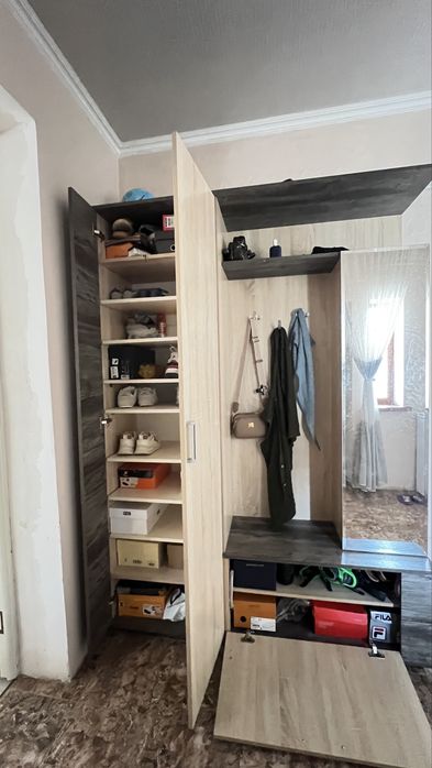 Продам шифонер и прихожку