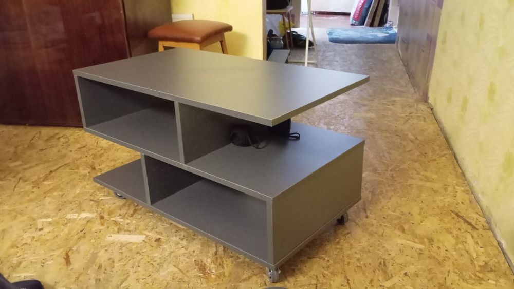 Продаю столик журнальный