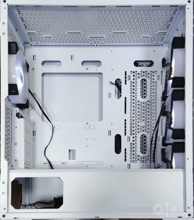 Белый игровой кейс под сборку ПК (4х ARGB fan)