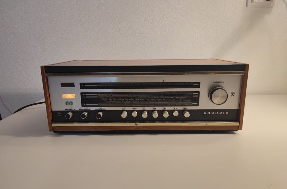 Radio Grundig Stereomeister 155 an 1967 cu amplificare mufa DIN si doua iesiri pentru boxe