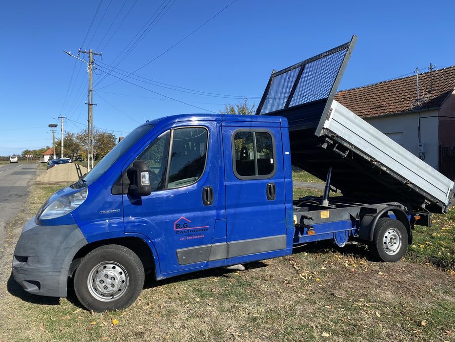 Camioneta basculabila (3 parti)