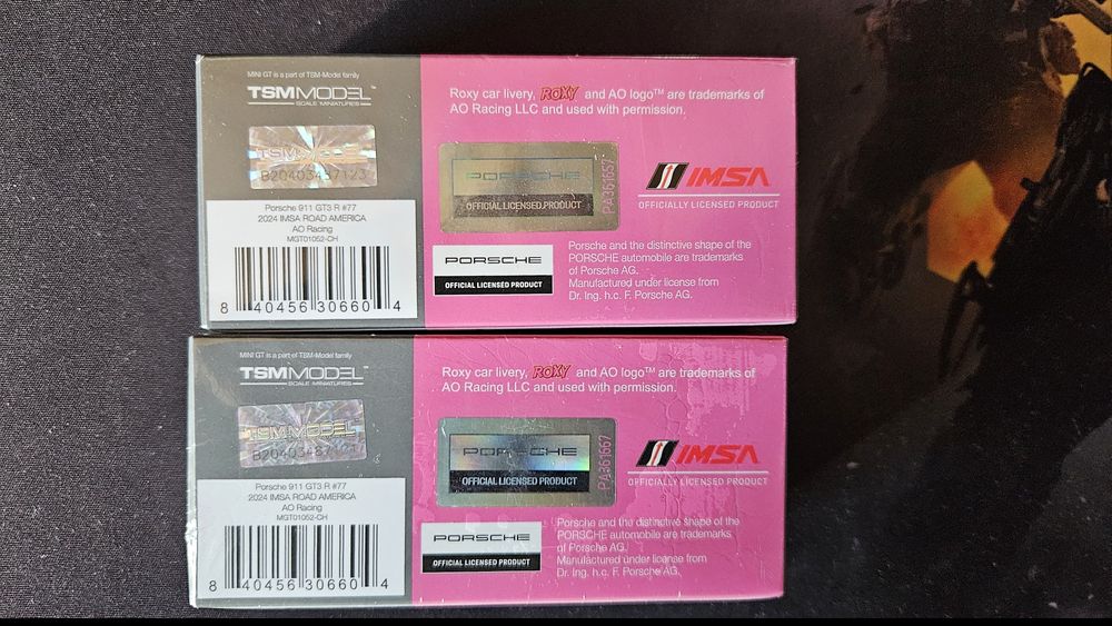 Mini GT - Roxy 1052 , Porsche GT3 RS AO Racing