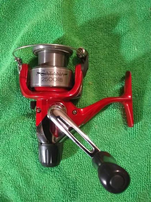 Макара Shimano с 4 лагера Catana 2500 RB и шпула