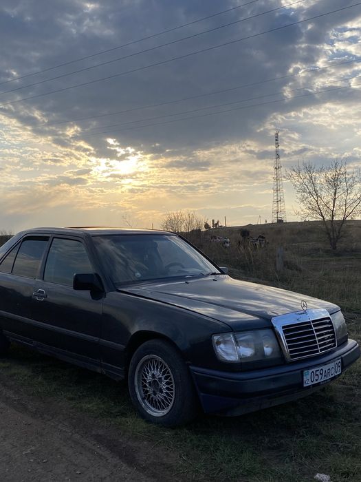 Продаю мерса 124