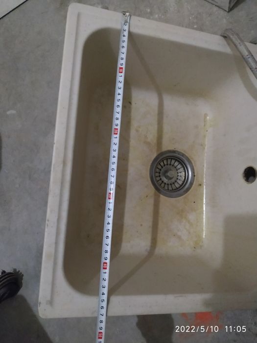 Раковина с краном