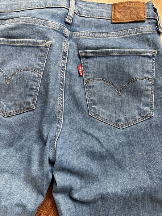 Blugi Levi’s in conditie f buna