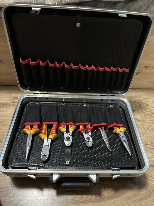 Куфар с инструменти