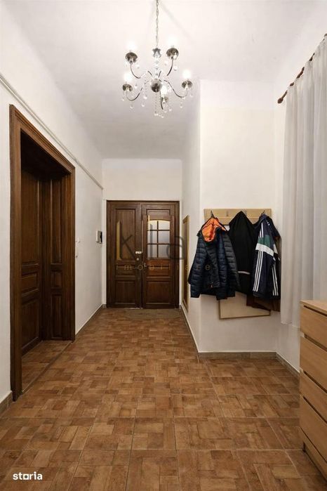 Apartament spatios cu 4 camere in inima orasului