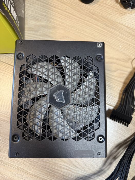 Premium Захранване Corsair RM1000x (1000W) 80+ Gold – С ГАРАНЦИЯ до 2032 г.! + допълнителни кабели