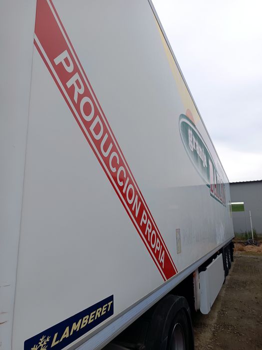 Vând semiremorca frigorifica