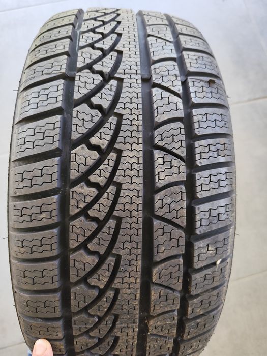 Vînd anvelopă de iarnă marca Petlas