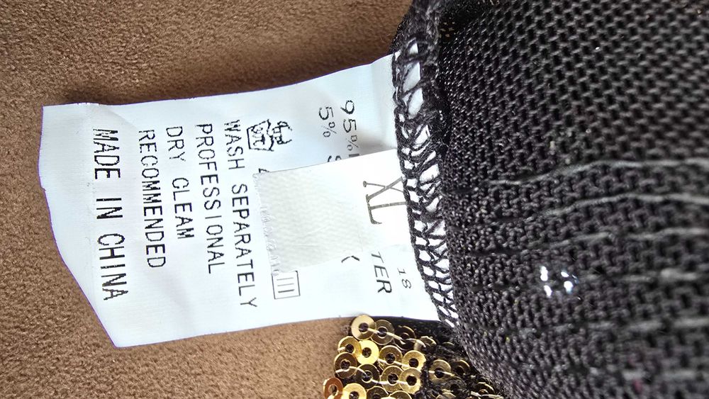 Дамска рокля с паети в черно и злато размер М-Л