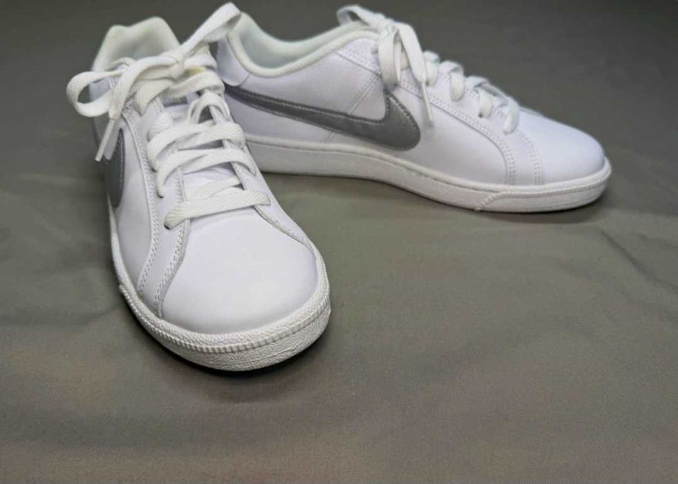 Nike court royale