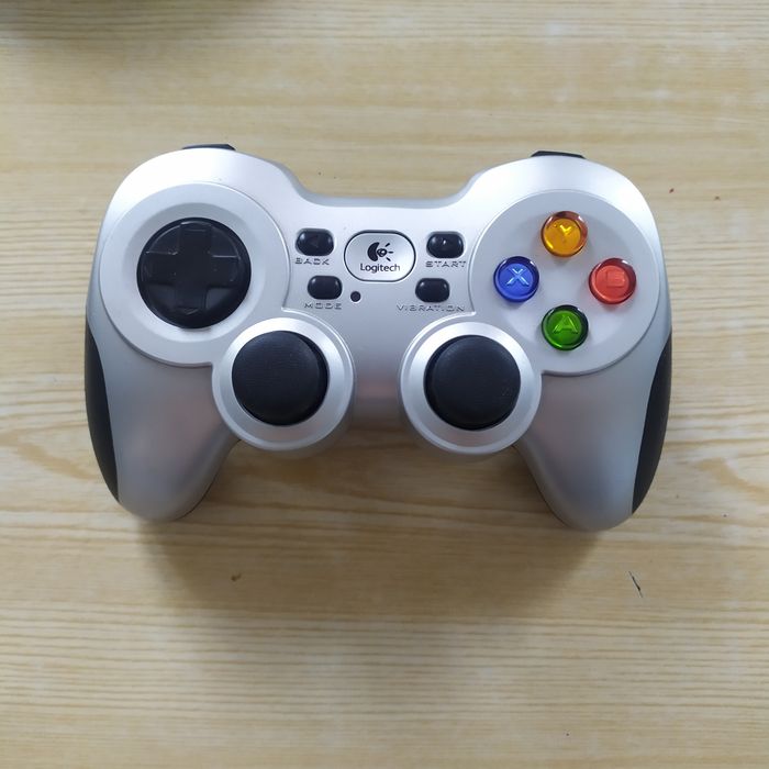 Геймпад Logitech Wireless Gamepad F710
Геймпад Logitech Wireless Gamep