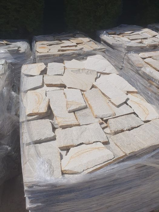 Vand piatra naturala de munte avem depozit de piatra, oferim servicii de montaj profesional
