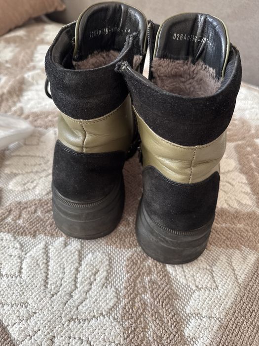 Продам зимние ботиночки