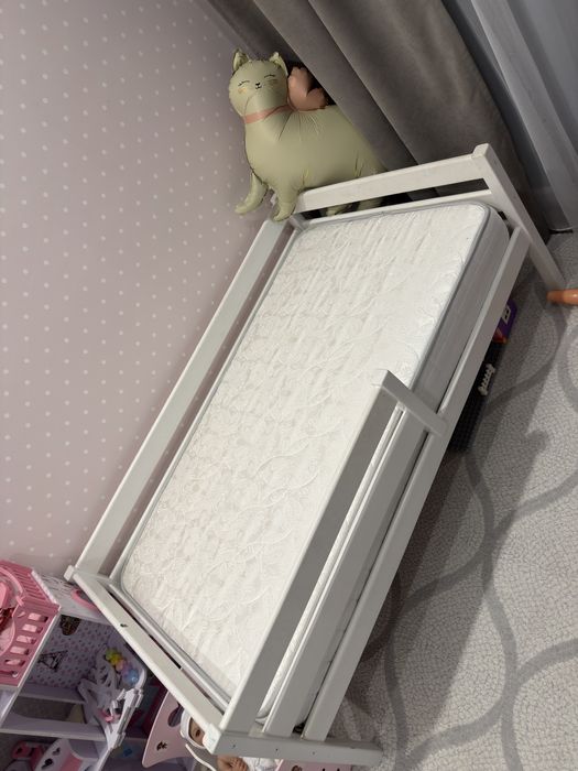 Кровать с матрасом