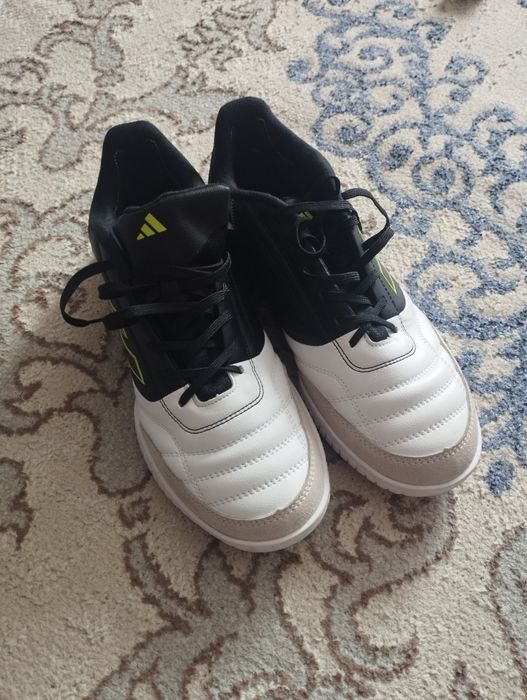 Продам футзалки 41 р