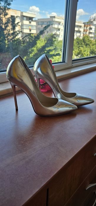 Pantofi Christian Loubutini  din piele