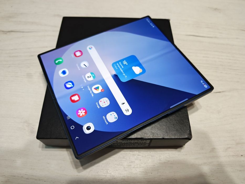 Отличен Samsung Galaxy Z Fold 6 256 GB