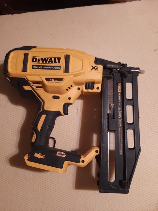 Devalt pistol.cuie dcn662 nou