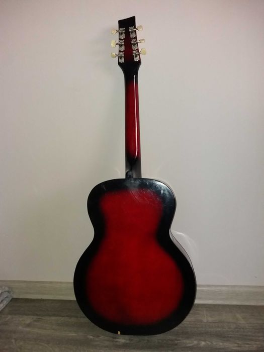 Продам гитару в хорошем состоянии