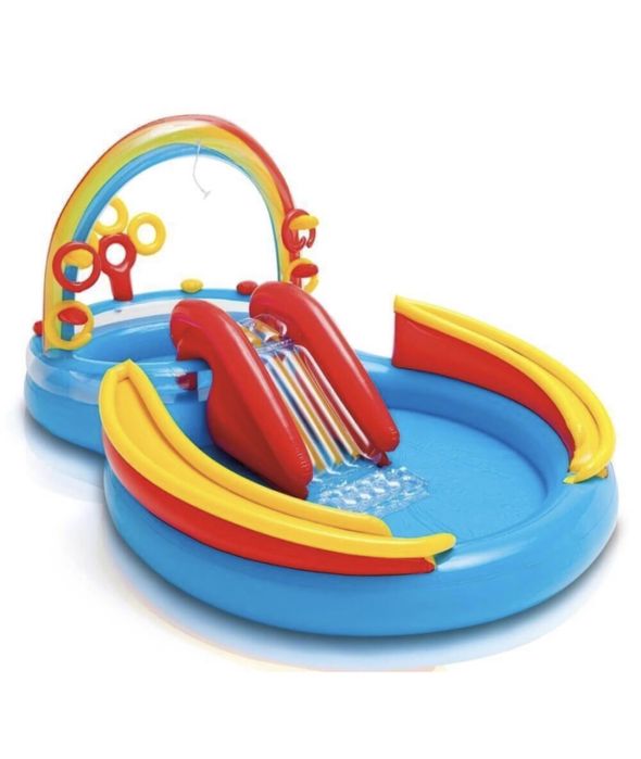 Аквапарк батут с фонтаном бассейн