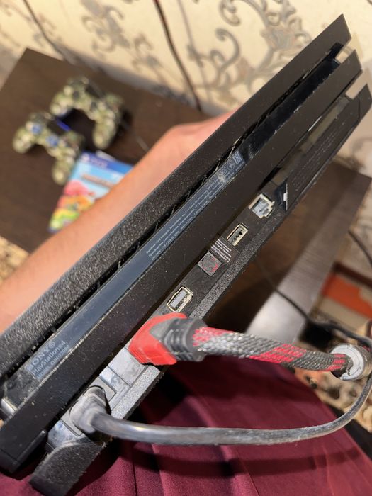 PlayStation 4 Pro — идеальное состояние
