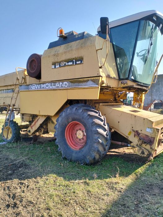 Vând mai multe utilaje și combina Fendt 6330