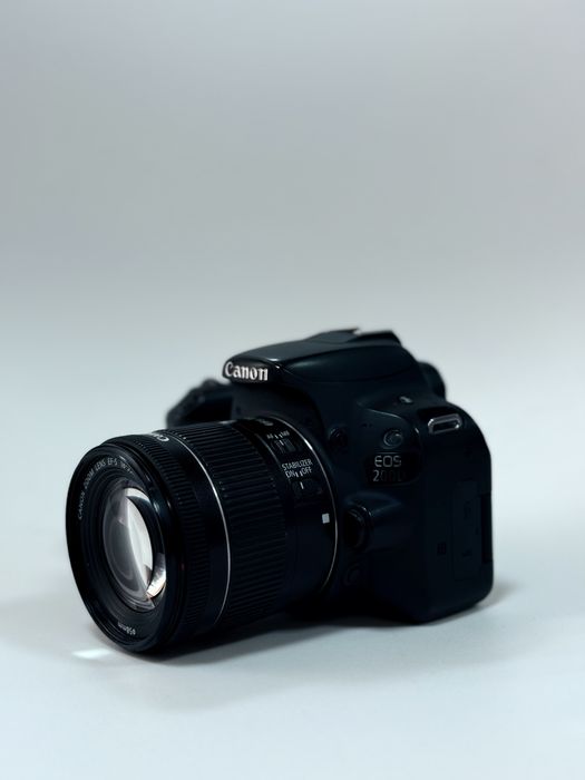 Фотокамера Canon EOS 200d